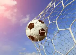 NG体育- 足球半决赛，陇右闪电队与皖江玄武队强势反弹，体能对抗拉满！韧性与执行并存