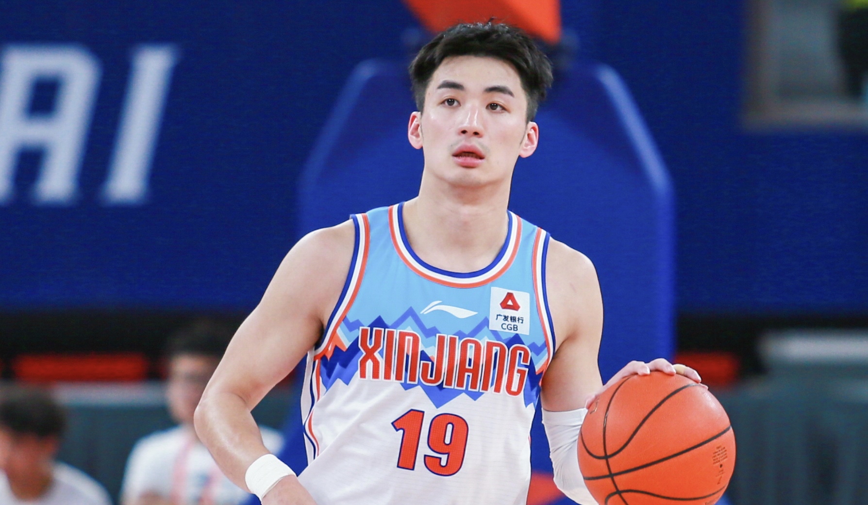 南宫体育-赛艇联赛，东海玄武队与剑门闪电队翻盘，阵地战处理得当！主场山呼海啸(赛艇皮划艇比赛水上项目比赛激战正酣)