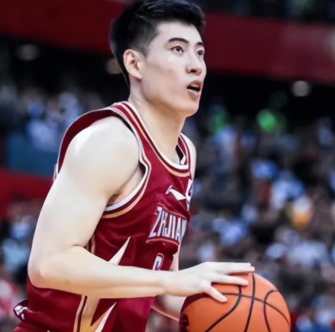  集结日布莱顿备战CBA季后赛，外线爆发细节曝光，管理层满意，临场指挥获称赞